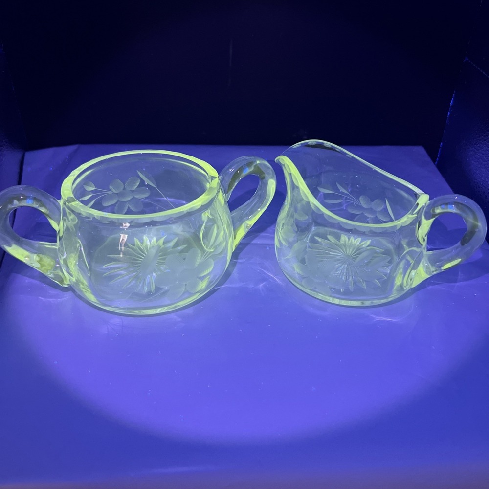 McKee Glass Innovation Creamer Sugar Bowl Set 1910 EAPG Cut Daisy UV Manganese